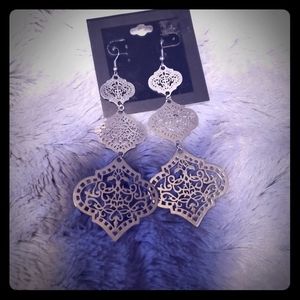 Gorgeous silvertone earrings from JCPENNEY NWT
